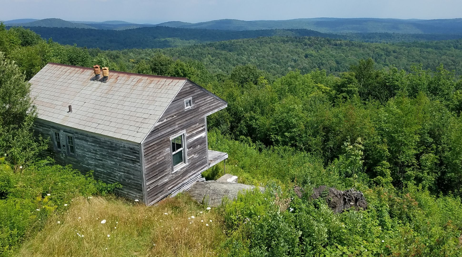 photo of cabin in hogback mountain